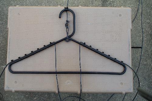 A Stealthy HF Coat Hanger Antenna